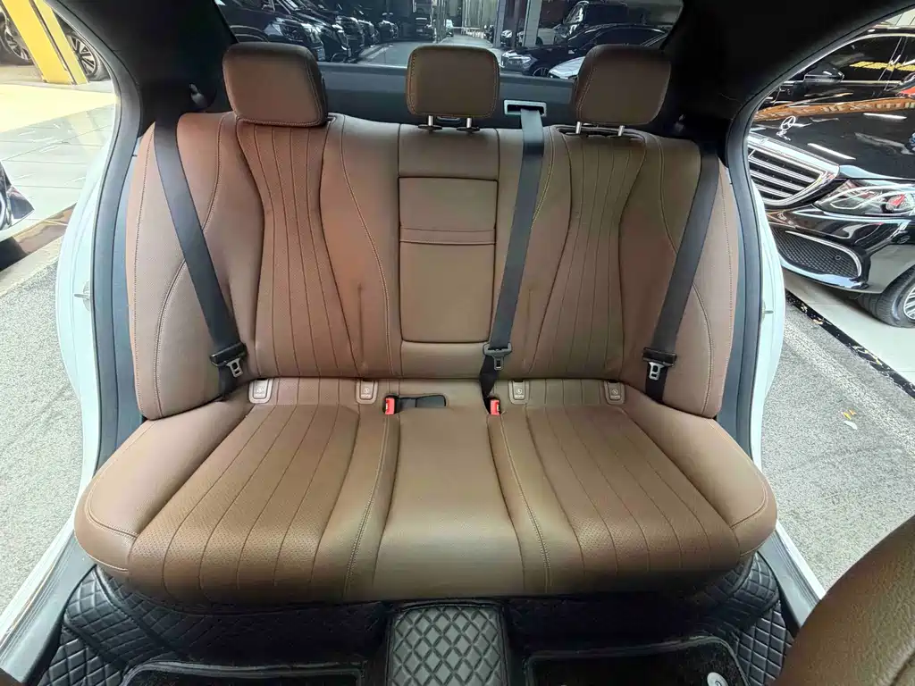 Mercedes-Benz E-Class (Import) — миниатюра 23