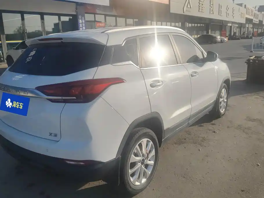 BAIC X3 — миниатюра 3