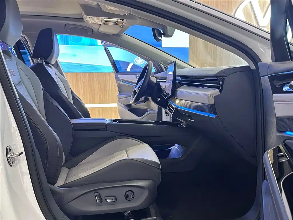 VOLKSWAGEN ID.7 VIZZION