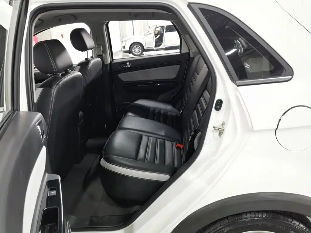 BAIC New Energy EC5 — миниатюра 15