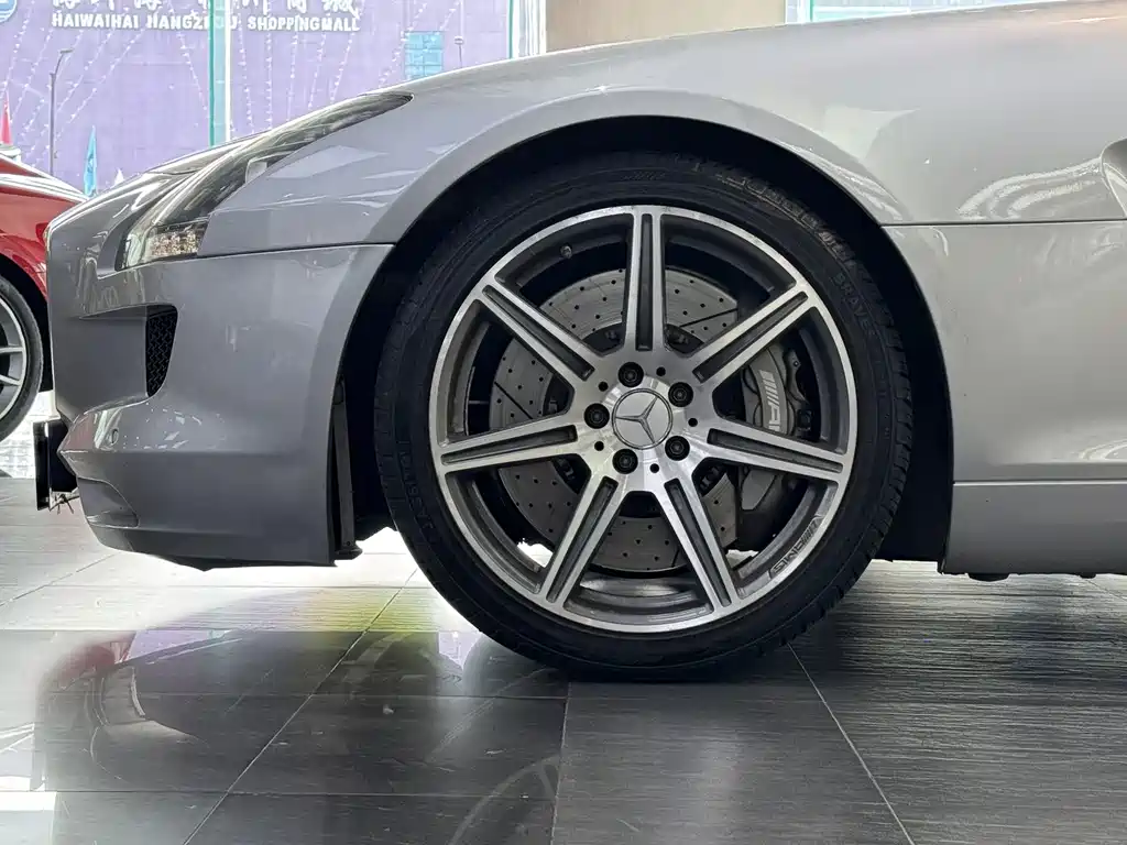 Mercedes-Benz SLS AMG — миниатюра 13