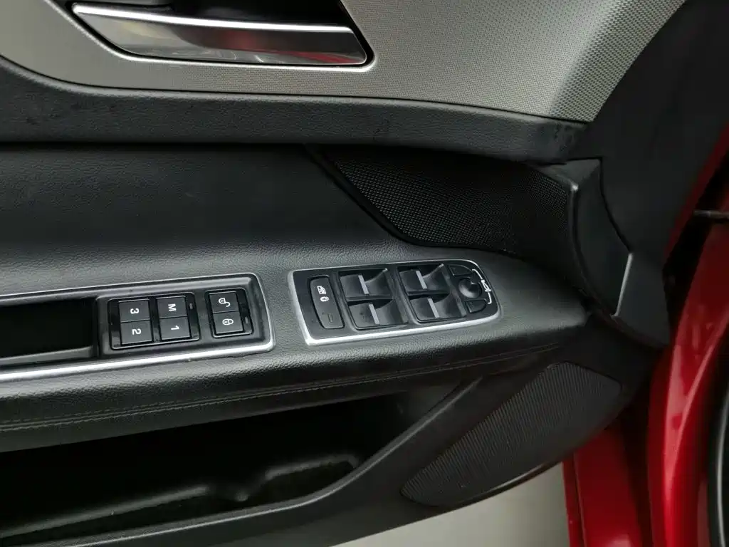 Jaguar XF — миниатюра 9