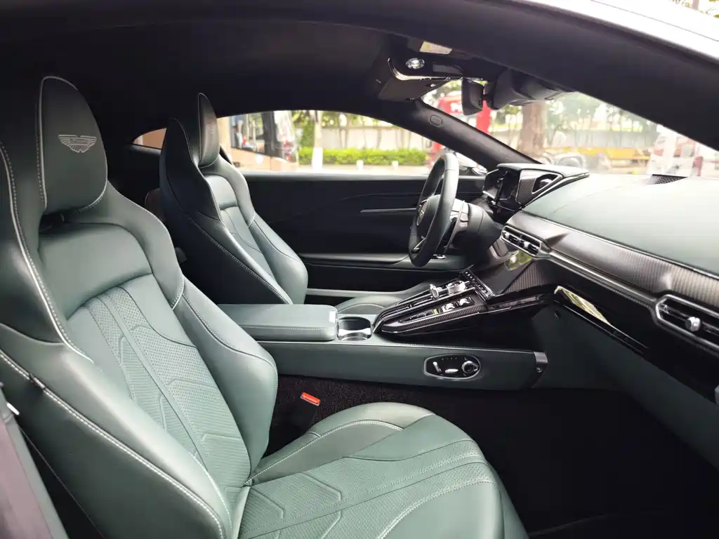 Aston Martin V8 Vantage — миниатюра 7