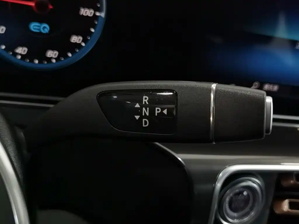 Mercedes-Benz EQC — миниатюра 13