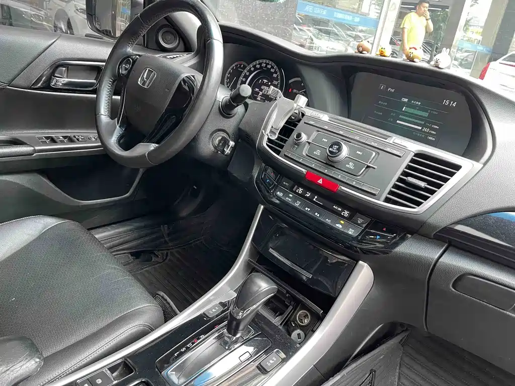 Honda Accord — миниатюра 9
