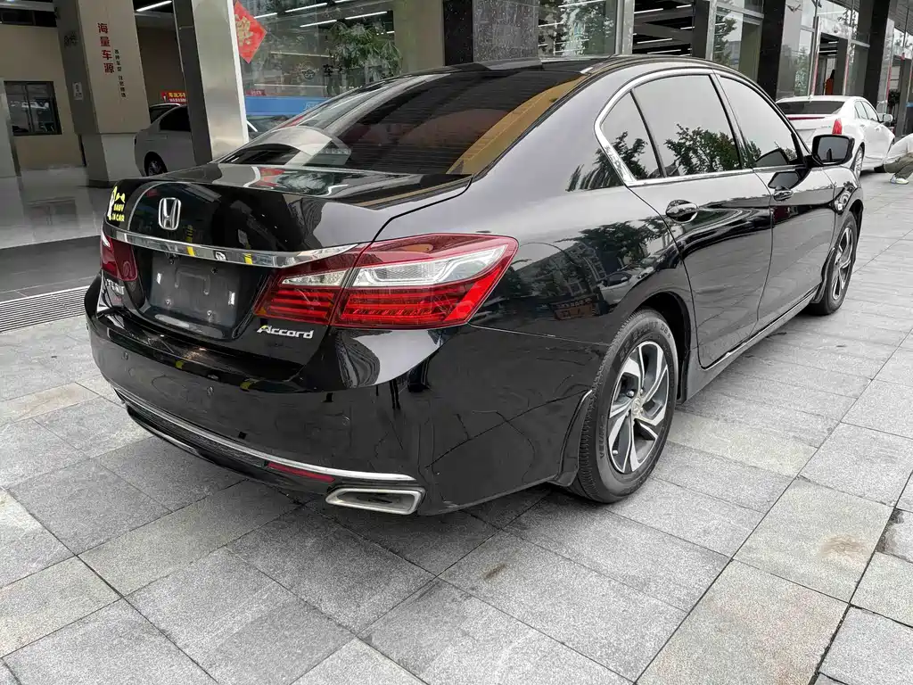 Honda Accord — миниатюра 11