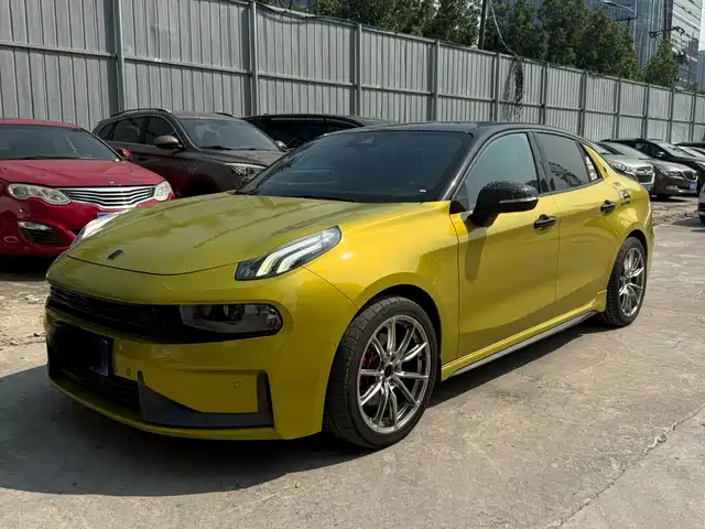 Lynk & Co 03