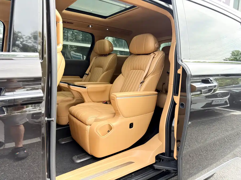 Voyah Dreamer PHEV 4WD Flagship Kunpeng Edition, фото 10
