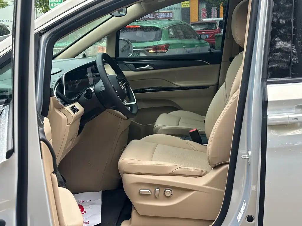 Buick GL8 Hybrid — миниатюра 5