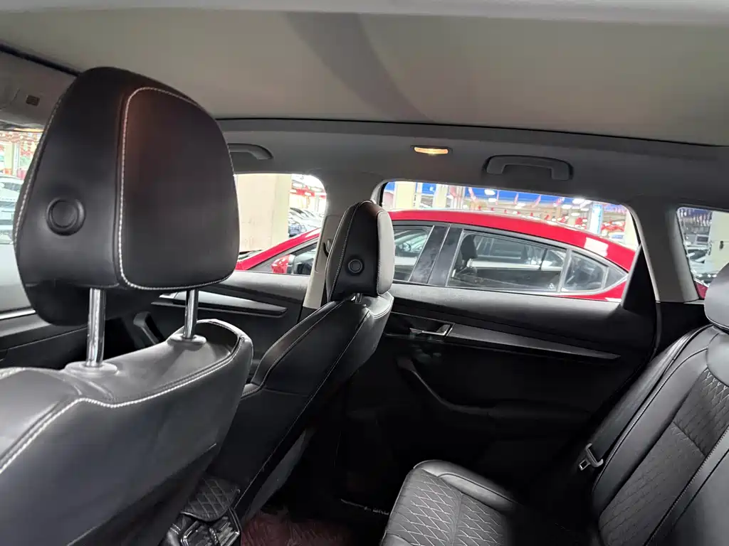 Skoda Karoq — миниатюра 12