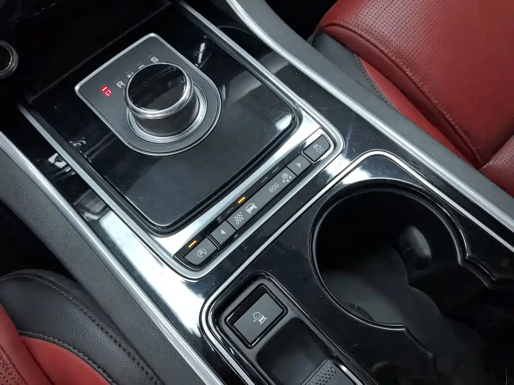Jaguar XE — миниатюра 11