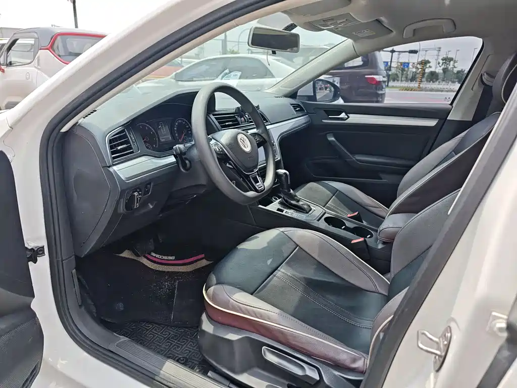 Volkswagen Lamando 2019 230TSI DSG V
