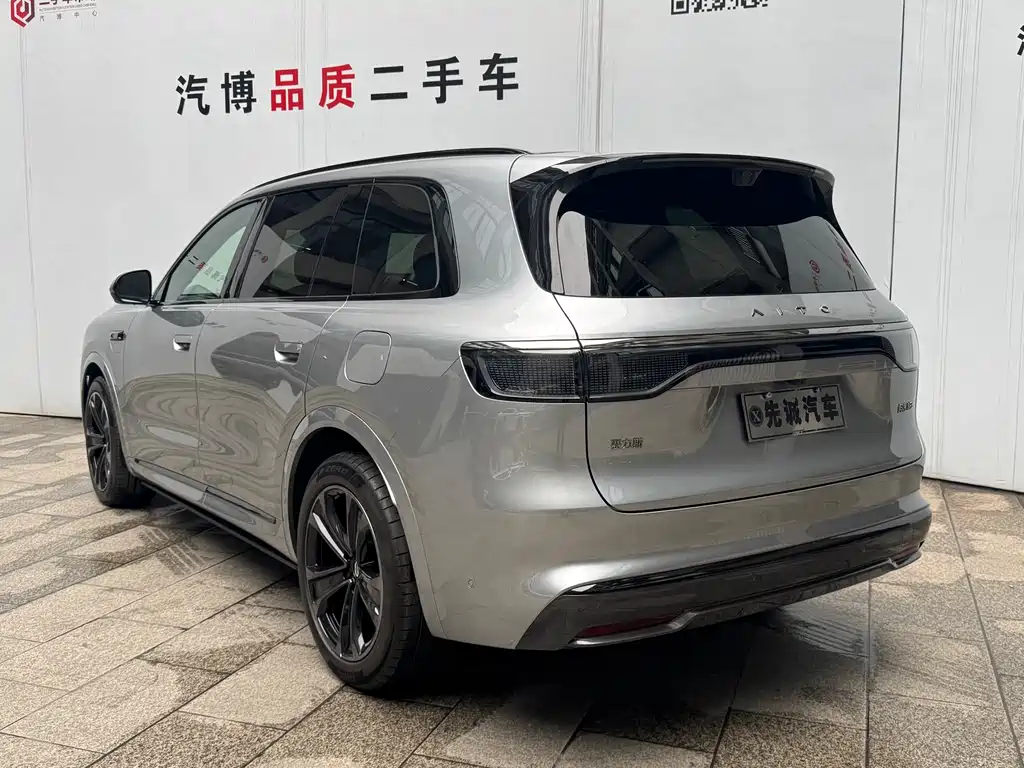 Aito M8 2025 Ultra 53.4kWh 5 мест (192 )