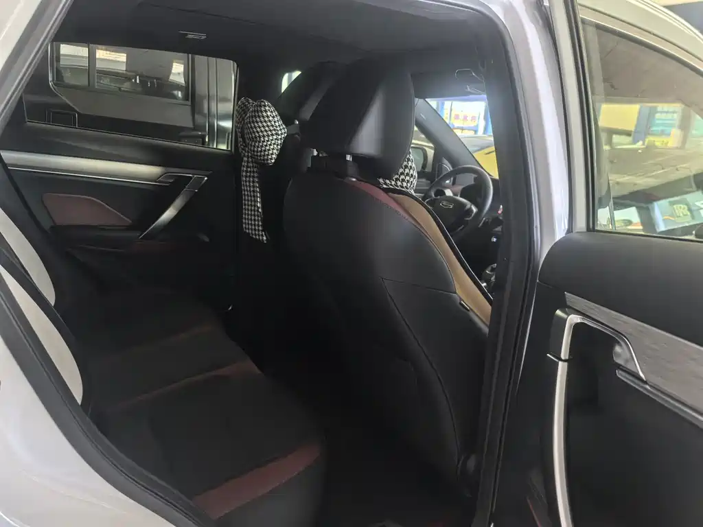 Geely Binyue — миниатюра 11