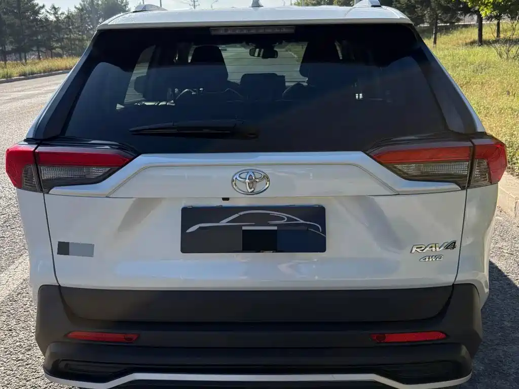 Toyota RAV4 — миниатюра 4