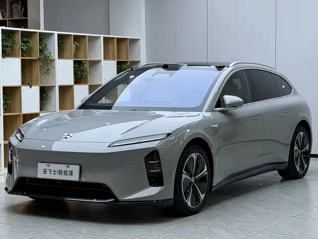 2025 Nio ET5