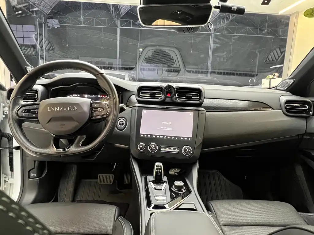 Lynk & Co 02 Hatchback — миниатюра 14