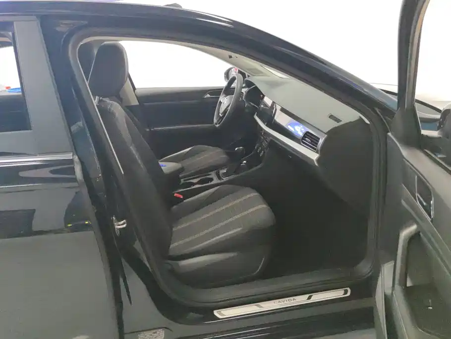 Volkswagen Lavida — миниатюра 8