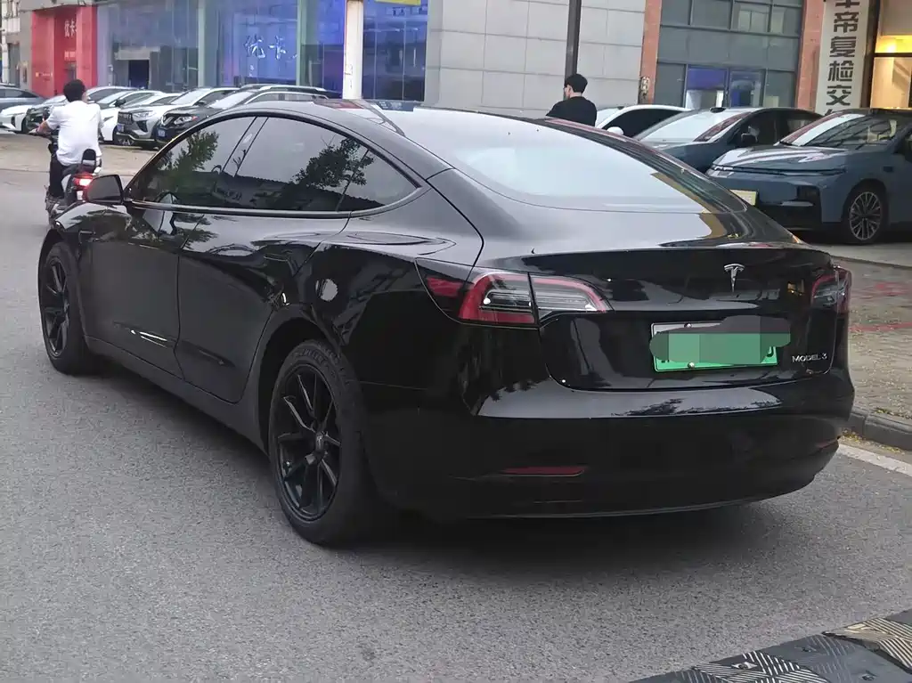 Tesla Model 3 — миниатюра 8