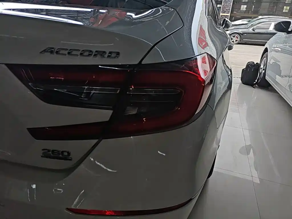 Honda Accord — миниатюра 8