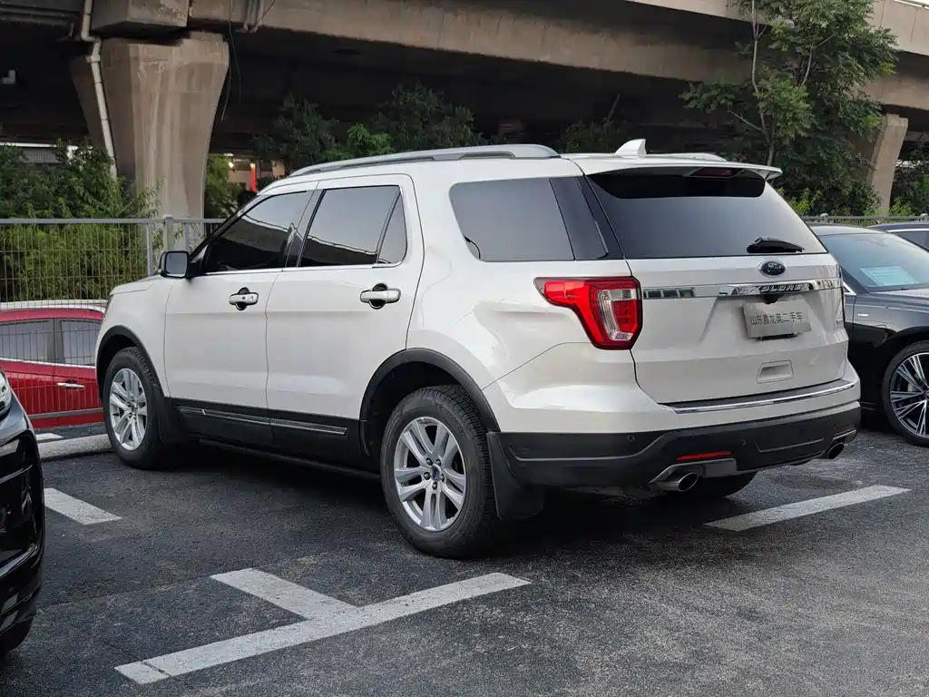 Ford Explorer (Import) — миниатюра 9