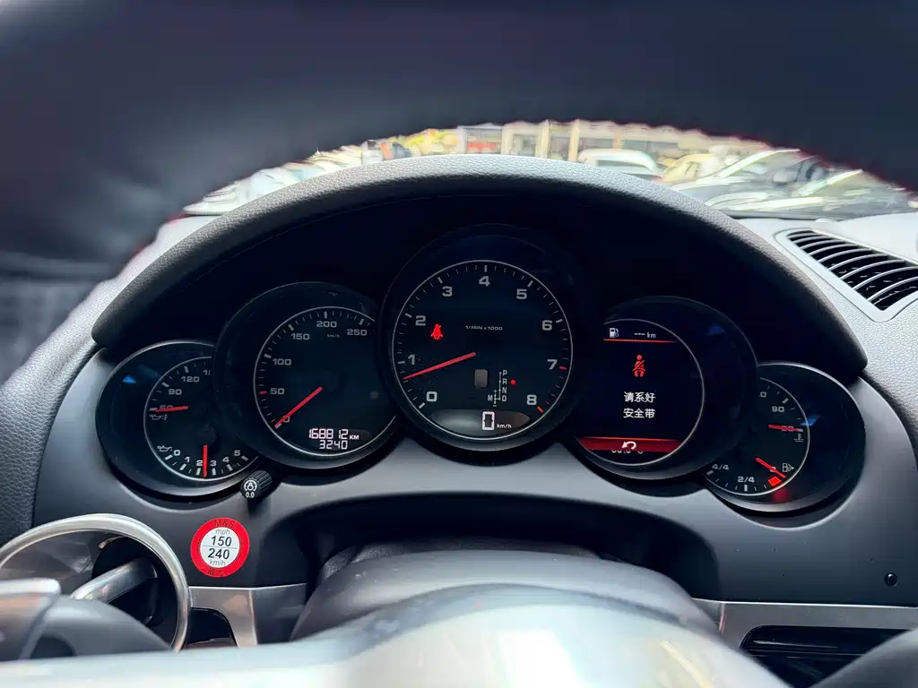 Porsche Cayenne — миниатюра 7