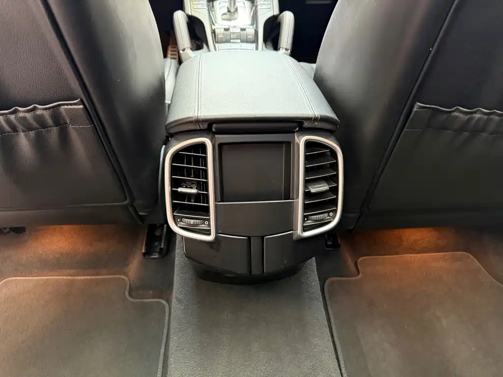 Porsche Cayenne — миниатюра 27