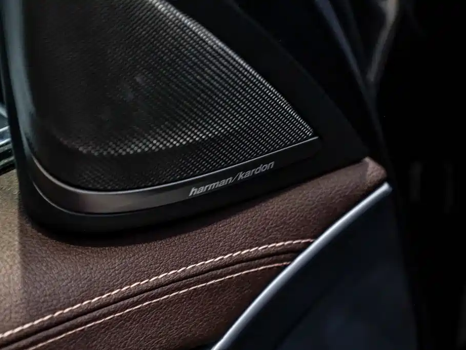 BMW 5 Series — миниатюра 13