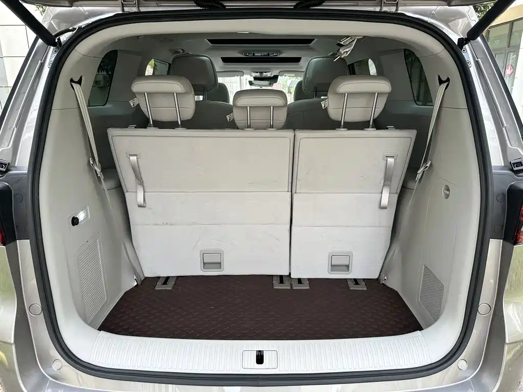 Roewe iMAX8 New Energy — миниатюра 14