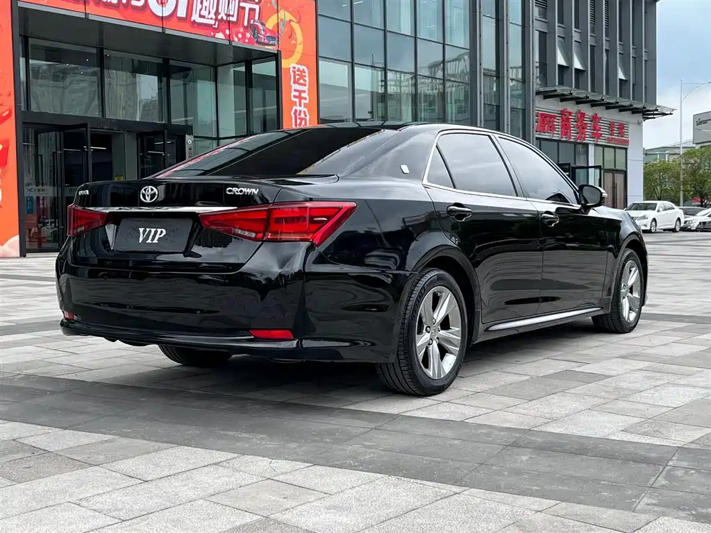 TOYOTA CROWN
