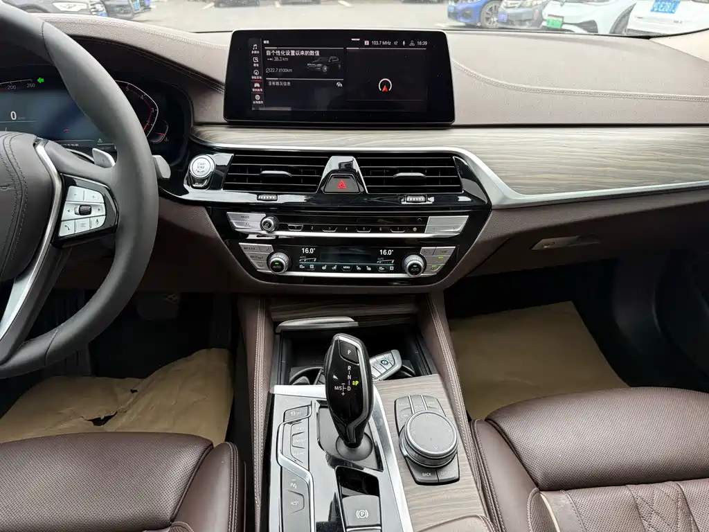 BMW 5 Series — миниатюра 8