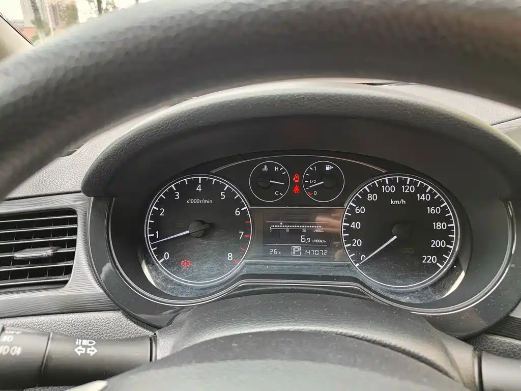 Nissan Tiida — миниатюра 11