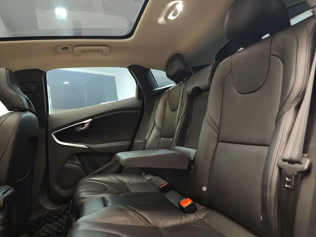 Volvo V40 — миниатюра 22