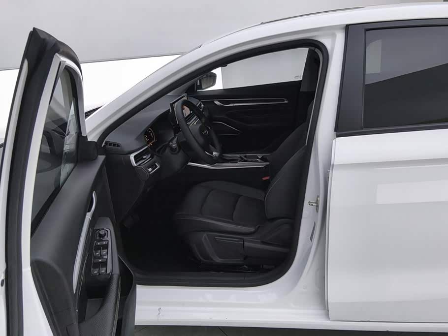 Geely Emgrand 1.5 л 2023 г. Белый, пробег 43300 км