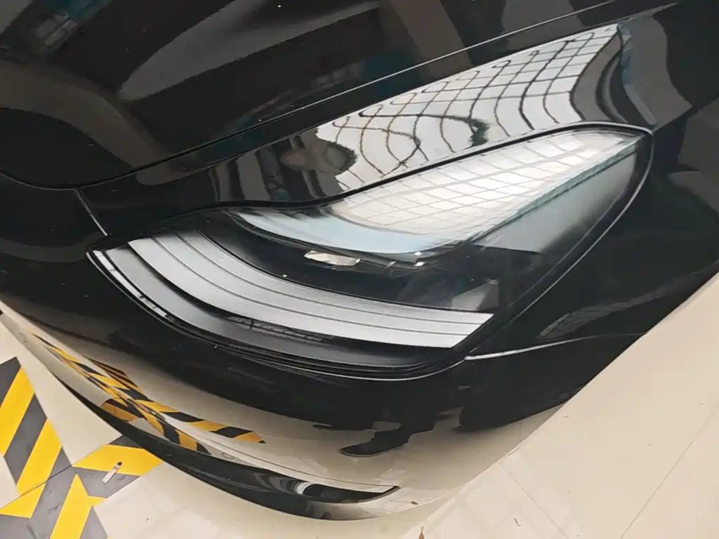 Tesla Model 3 — миниатюра 24