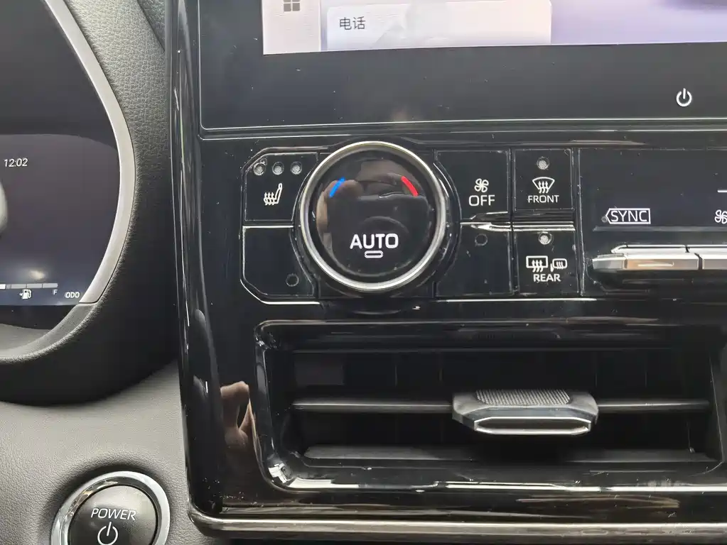 Toyota Crown Kluger — миниатюра 13