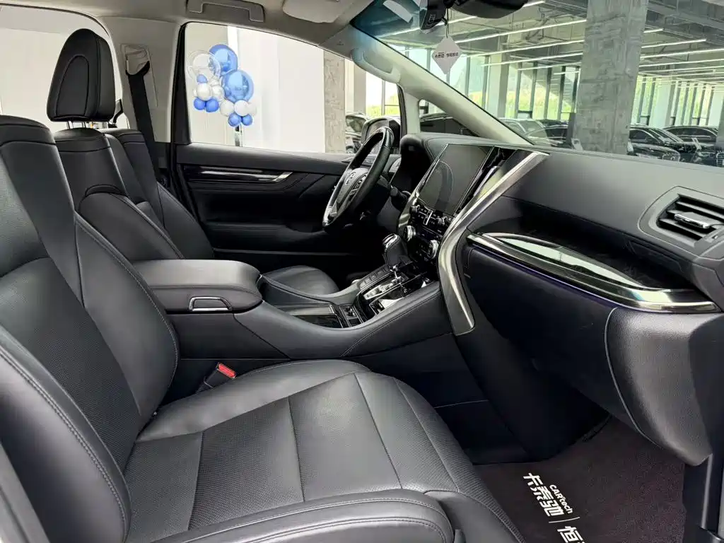 Toyota Vellfire — миниатюра 18