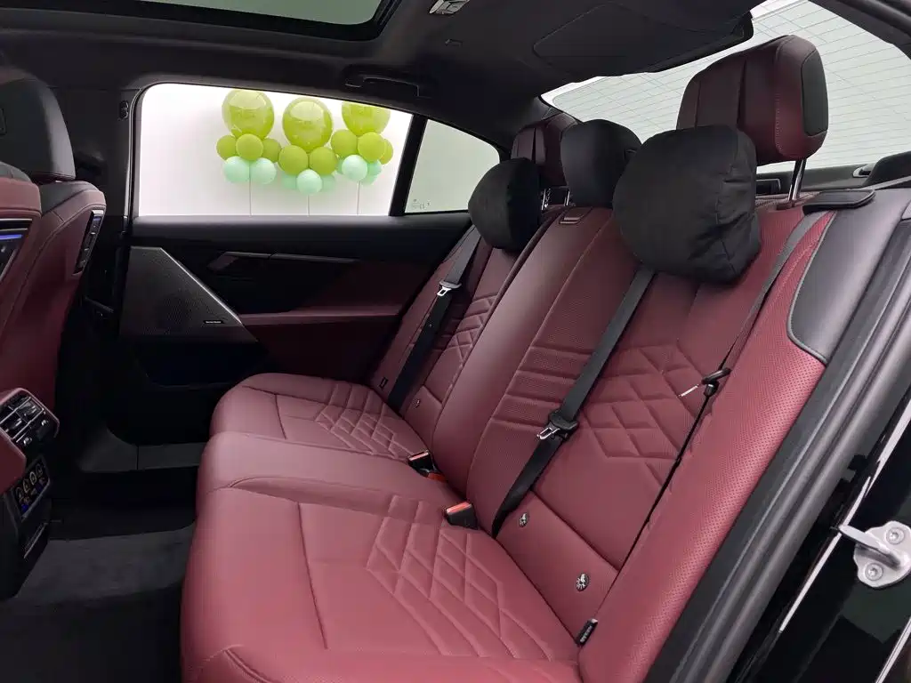 BMW 5 Series — миниатюра 19