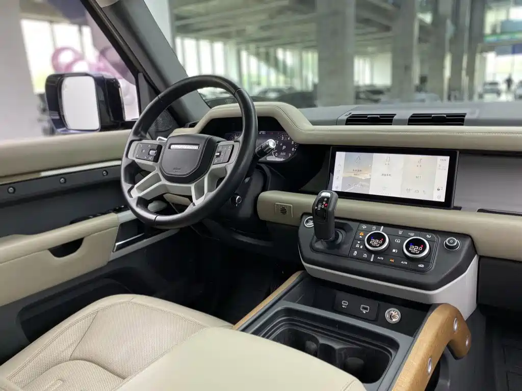 Land Rover Defender — миниатюра 24