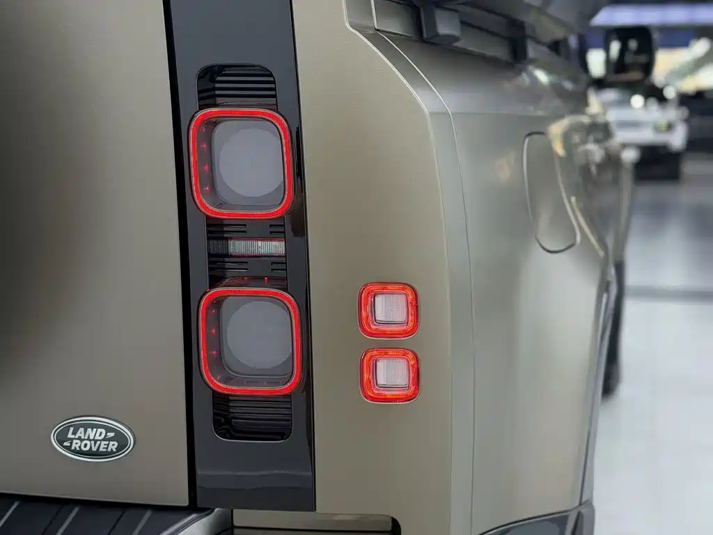 Land Rover Defender — миниатюра 6
