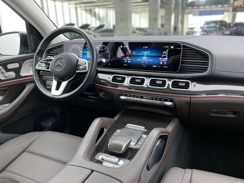Mercedes-Benz GLS — миниатюра 38