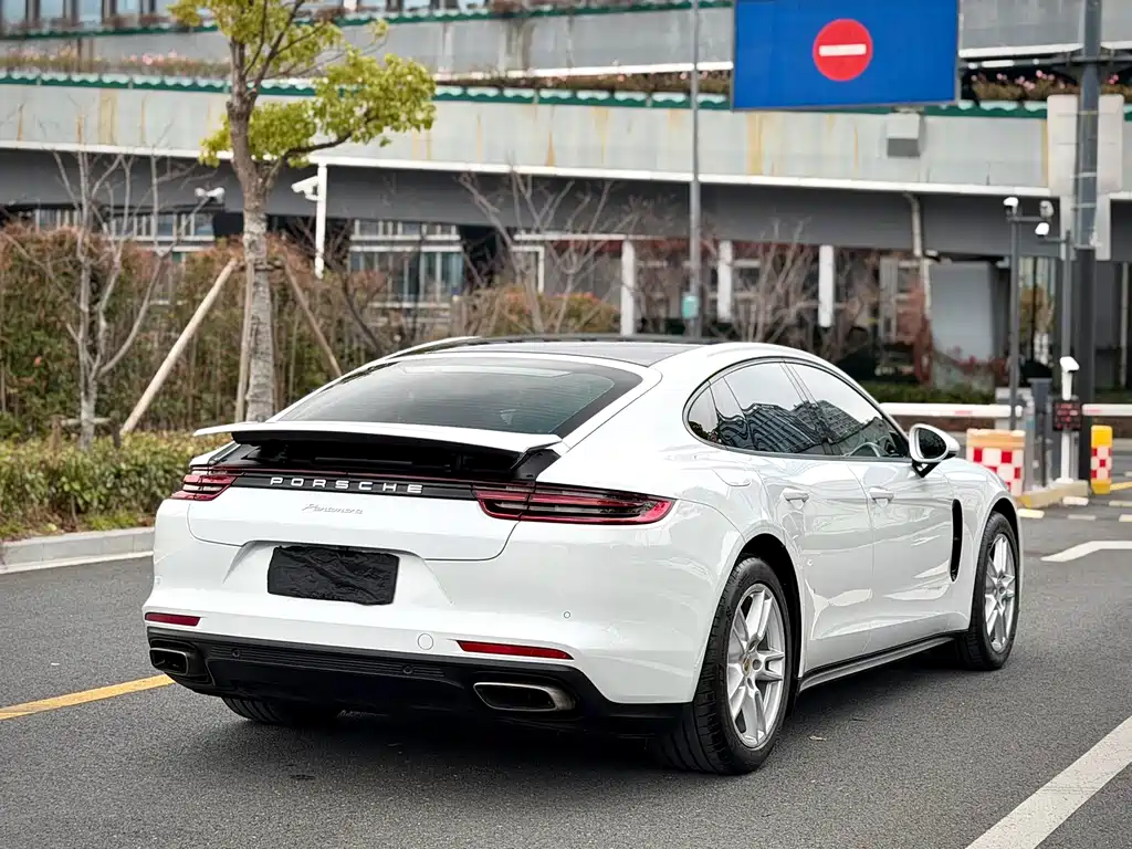 PORSCHE PANAMERA