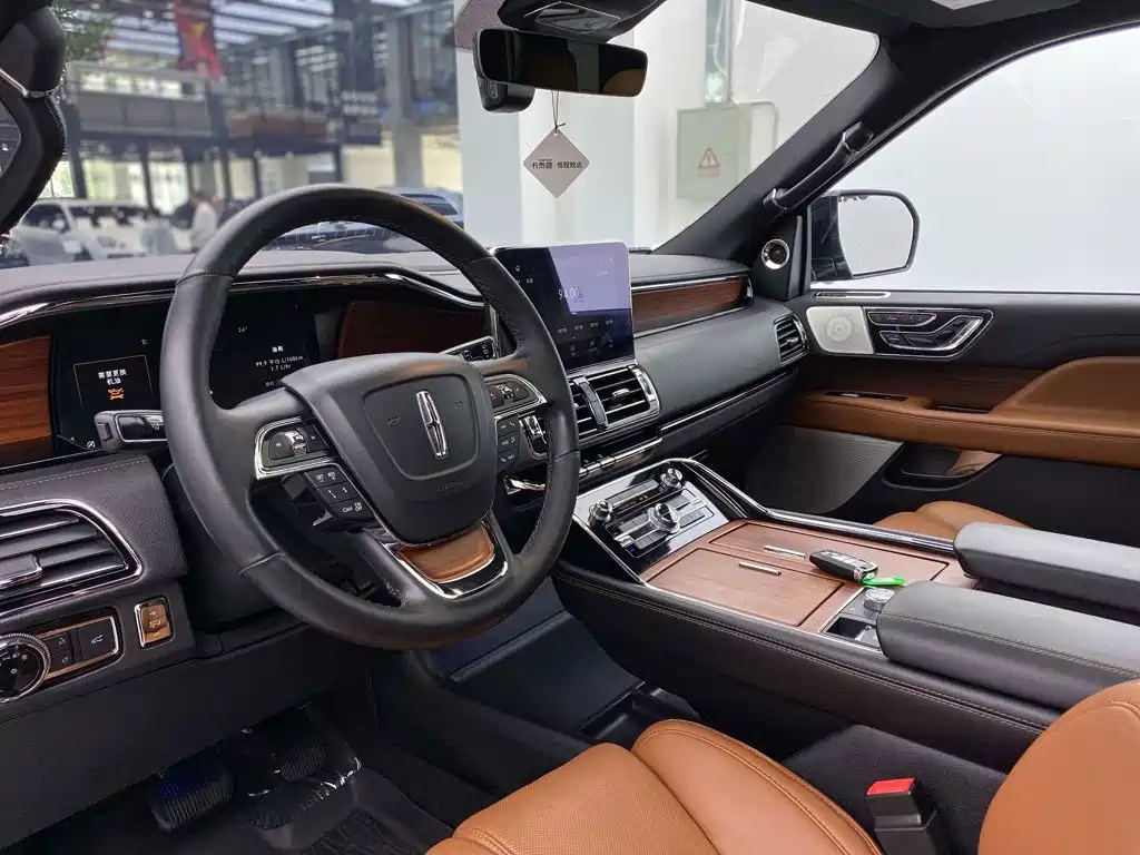 Lincoln Navigator — миниатюра 30