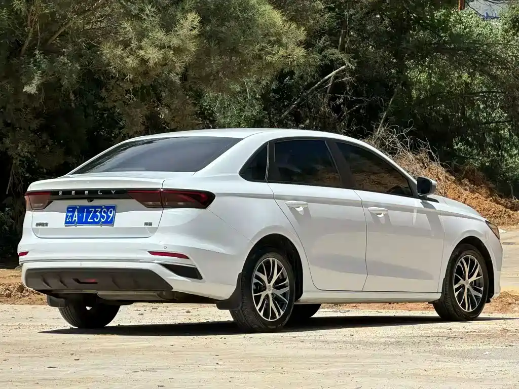 Geely Emgrand — миниатюра 3