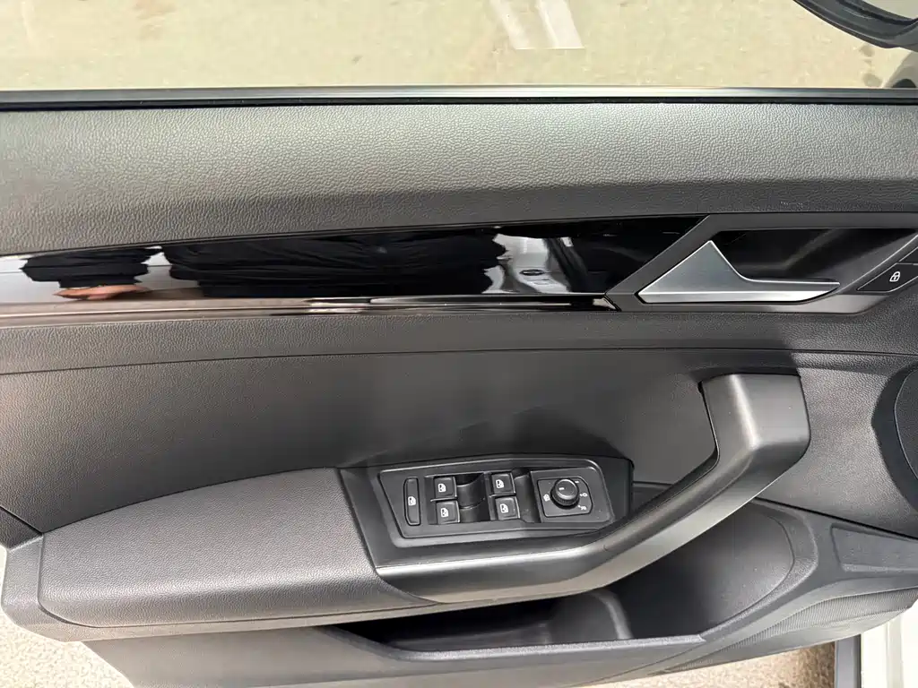 VOLKSWAGEN T ROC EXPLORING SONGS