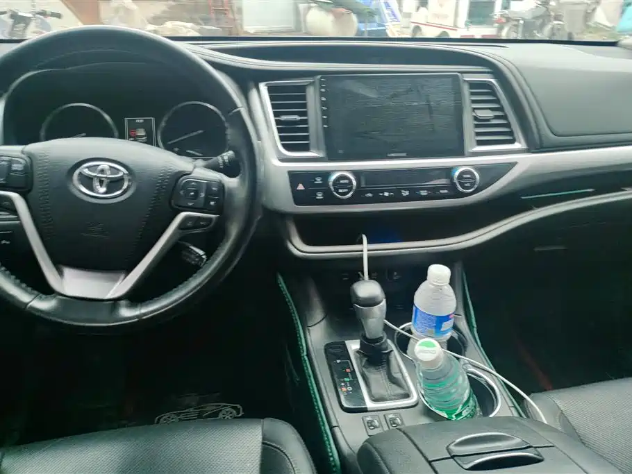TOYOTA HIGHLANDER