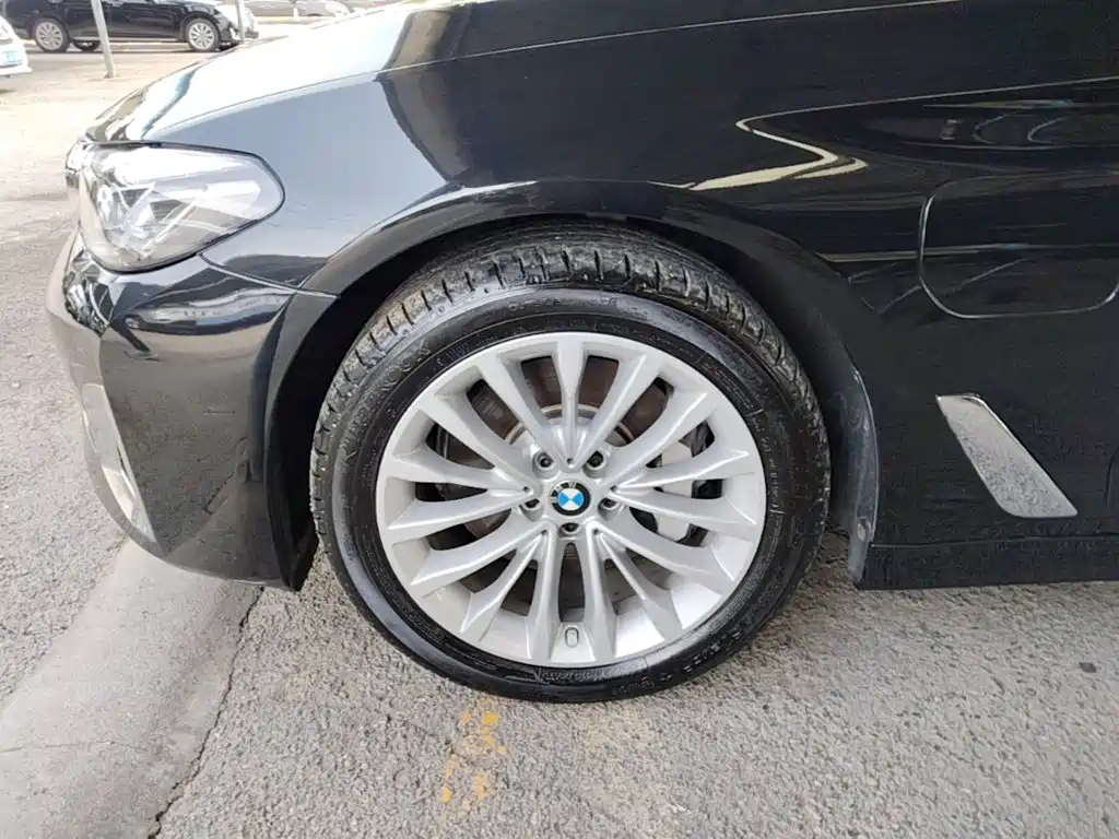 BMW 5 Series New Energy — миниатюра 23