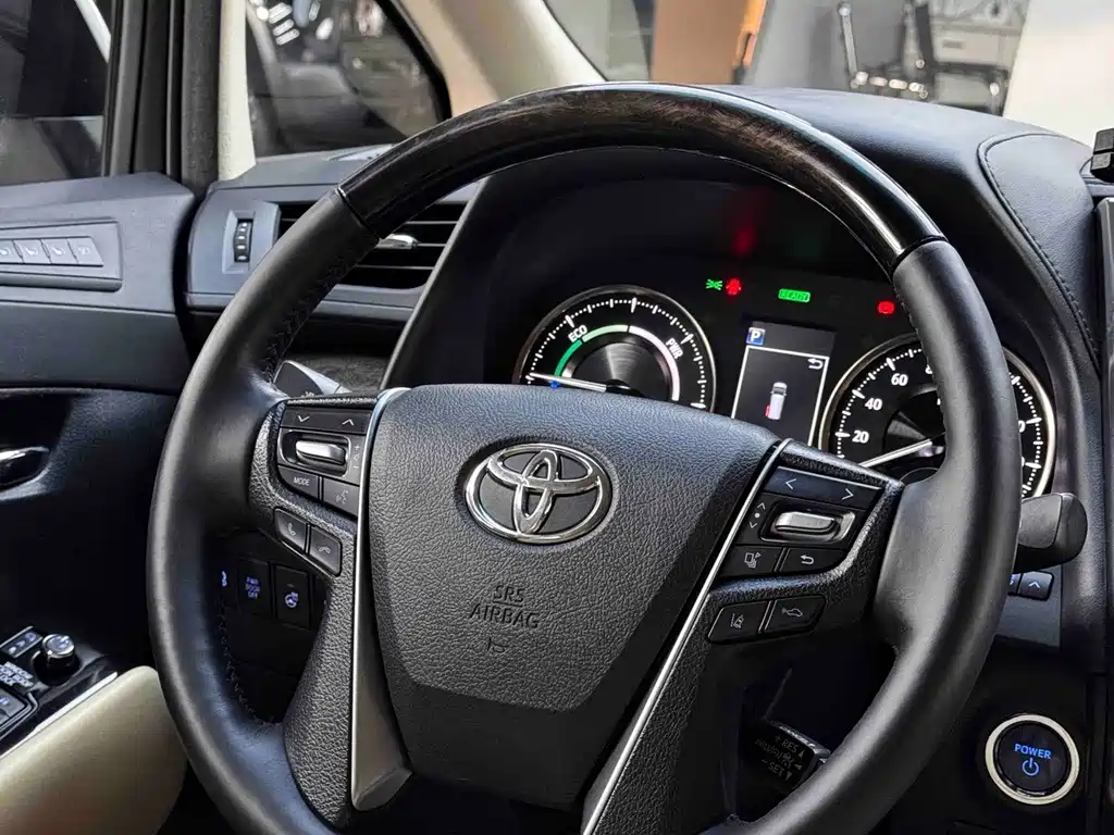 Toyota Alphard — миниатюра 17