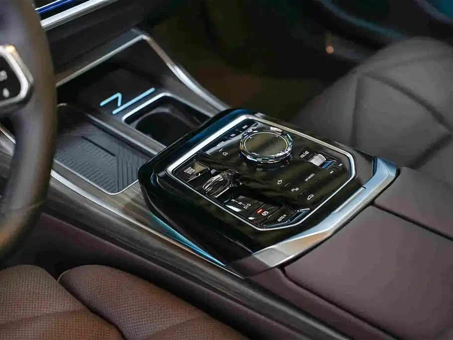 BMW 7 Series — миниатюра 9