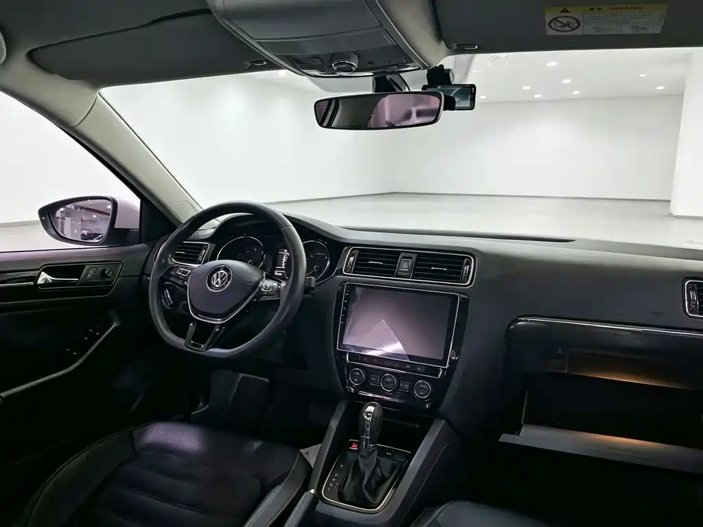 Volkswagen Sagitar — миниатюра 7